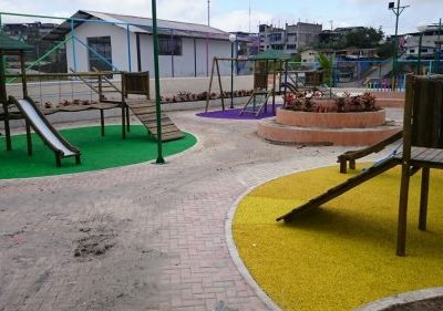 Piso de Seguridad en un Parque Infantil en Camilo Ponce